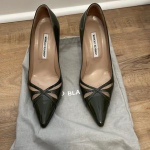 Manolo Blahnik Grey patent leather pumps